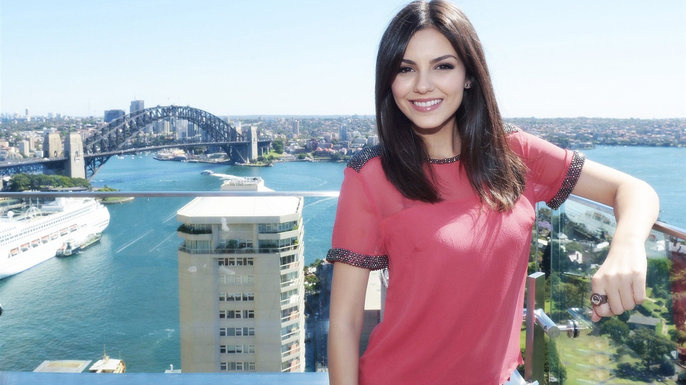 Victoria Justice beaux fonds d'écran #23 - 1366x768