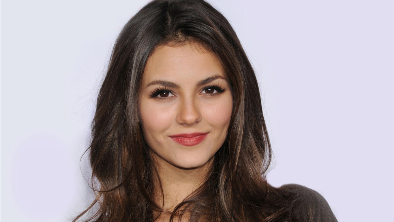 Victoria Justice 维多利亚·嘉丝蒂 美女壁纸26 - 1366x768