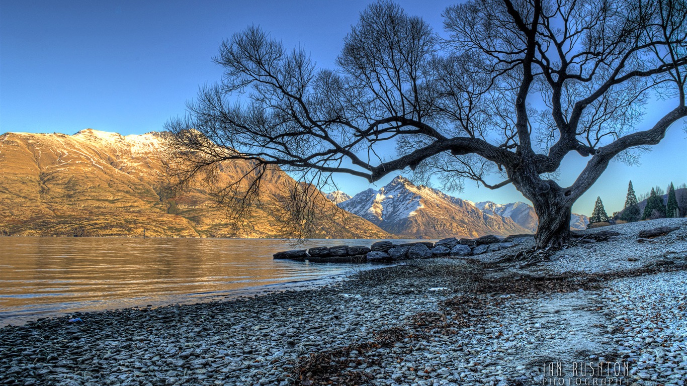 Windows 8 téma tapetu: Queenstown, Nový Zéland #1 - 1366x768