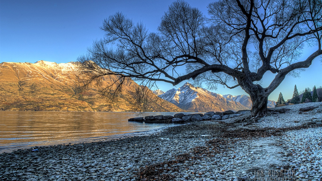 Windows 8 Theme Wallpaper: Queenstown, New Zealand #1 - 1366x768