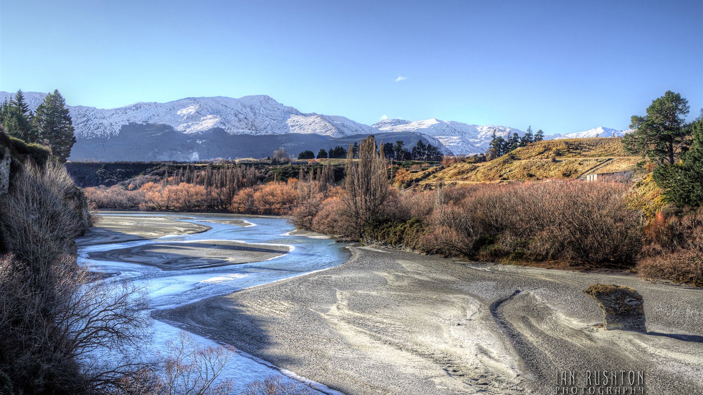 Windows 8 Theme Wallpaper: Queenstown, New Zealand #4 - 1366x768