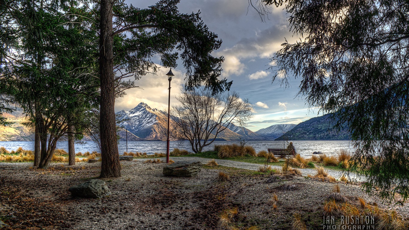 Windows 8 Theme Wallpaper: Queenstown, New Zealand #6 - 1366x768