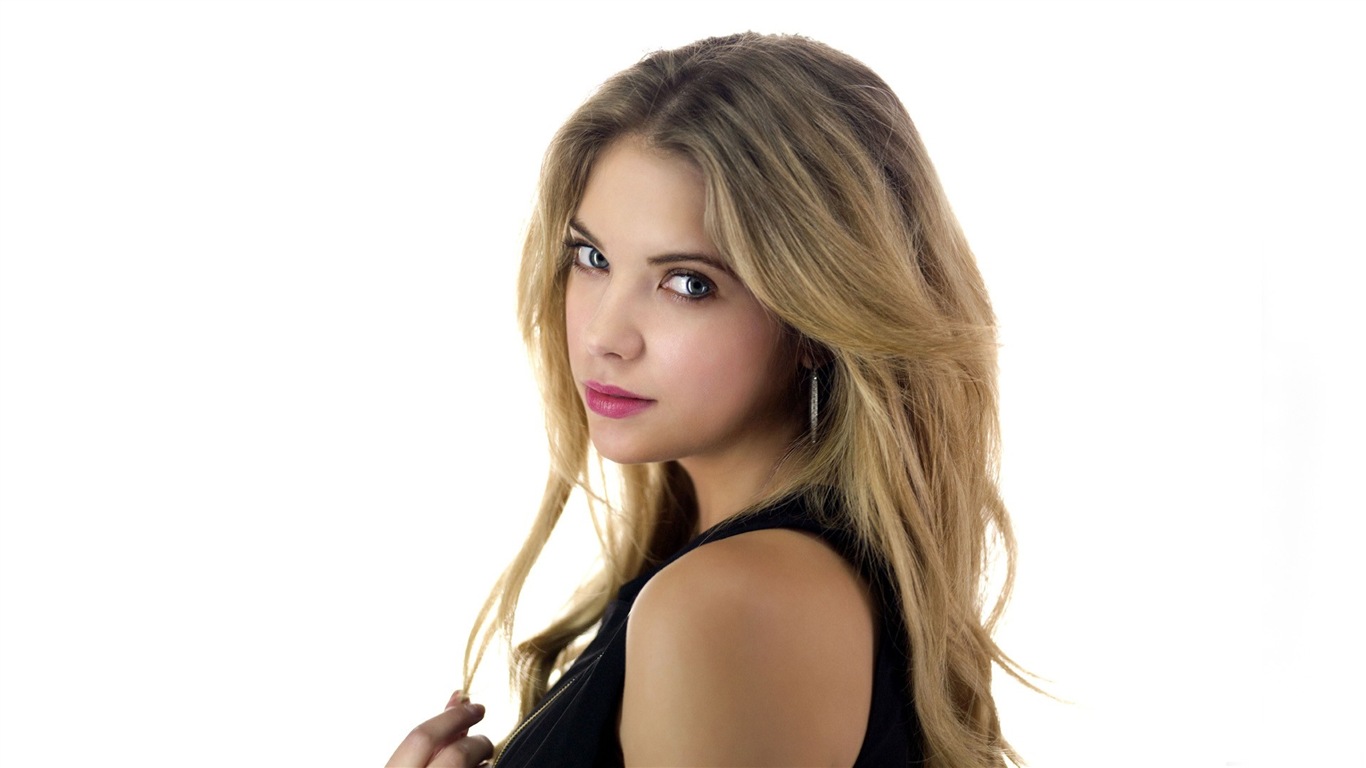 Ashley Benson beaux fonds d'écran #12 - 1366x768