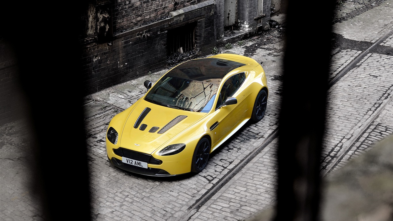 2013 Aston Martin V12 Vantage S HD tapety na plochu #2 - 1366x768