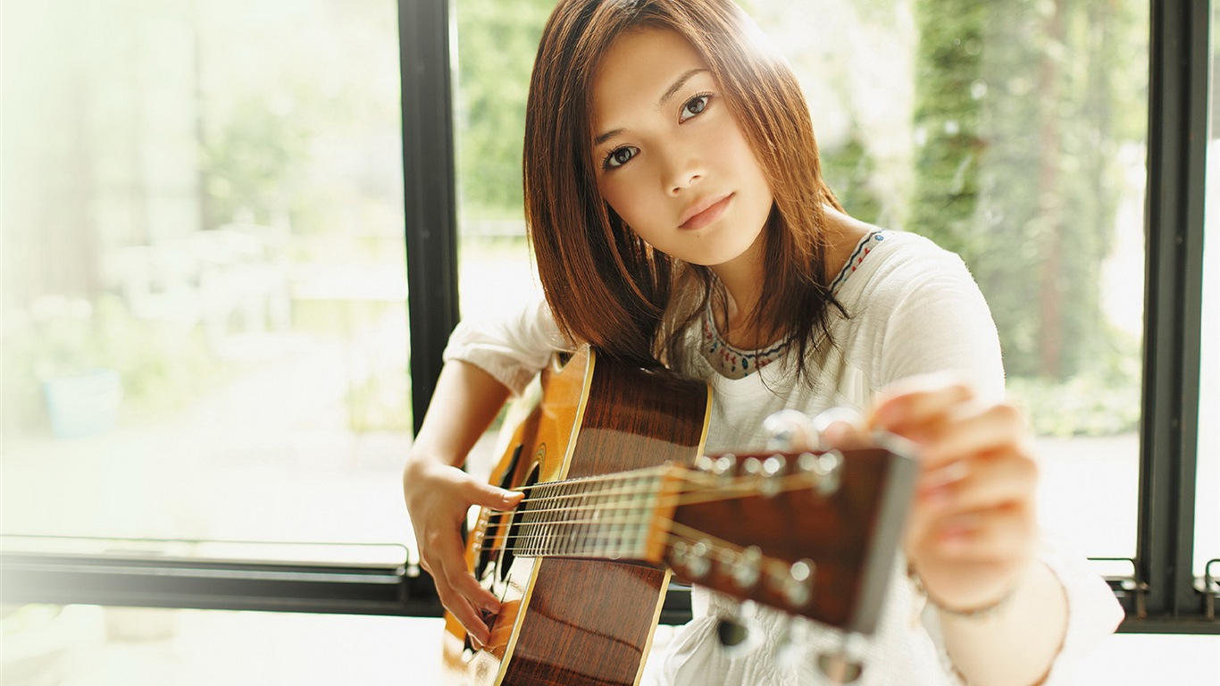 Japanese singer Yoshioka Yui HD wallpapers #1 - 1366x768