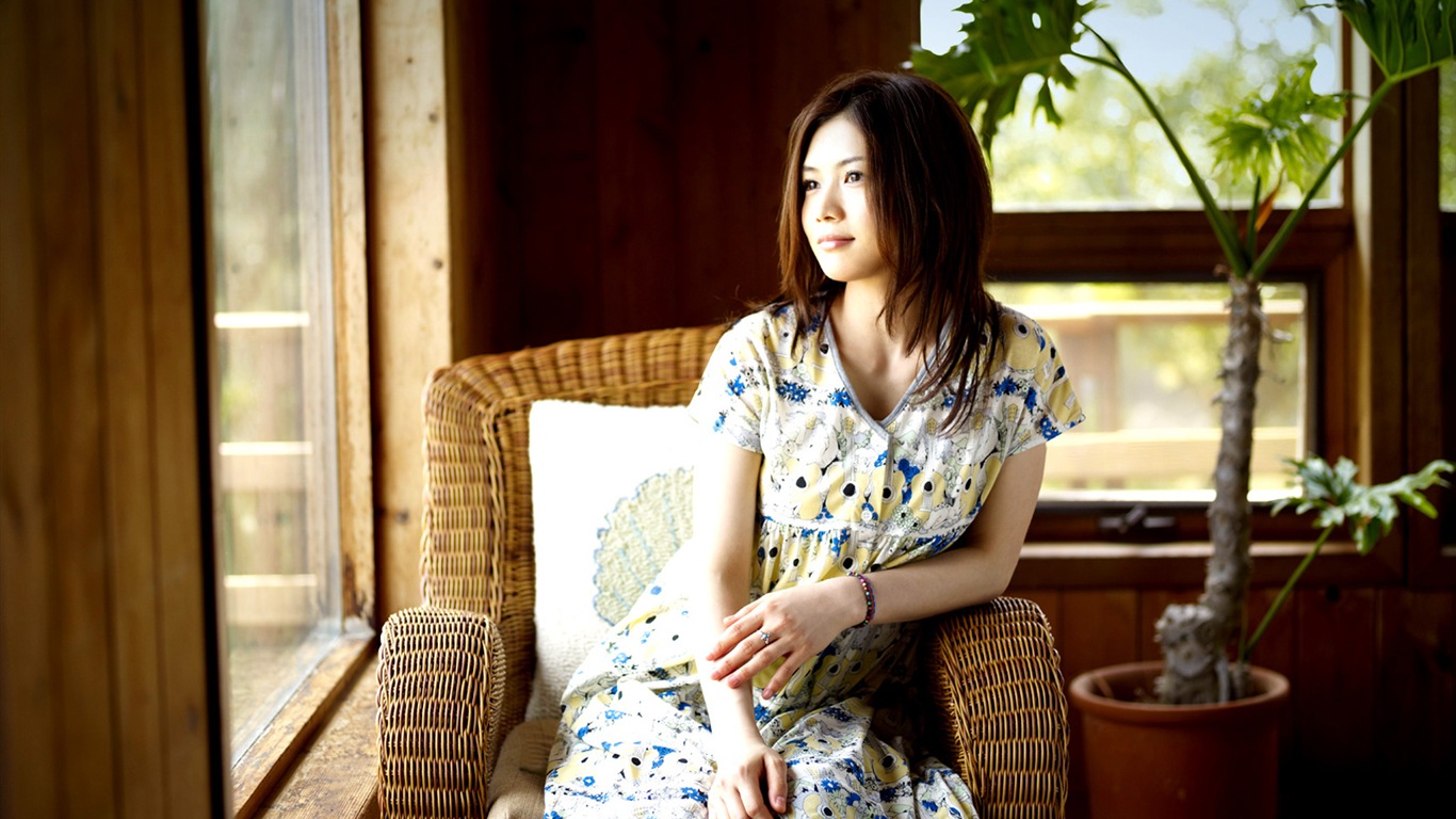 Japanese singer Yoshioka Yui HD wallpapers #6 - 1366x768