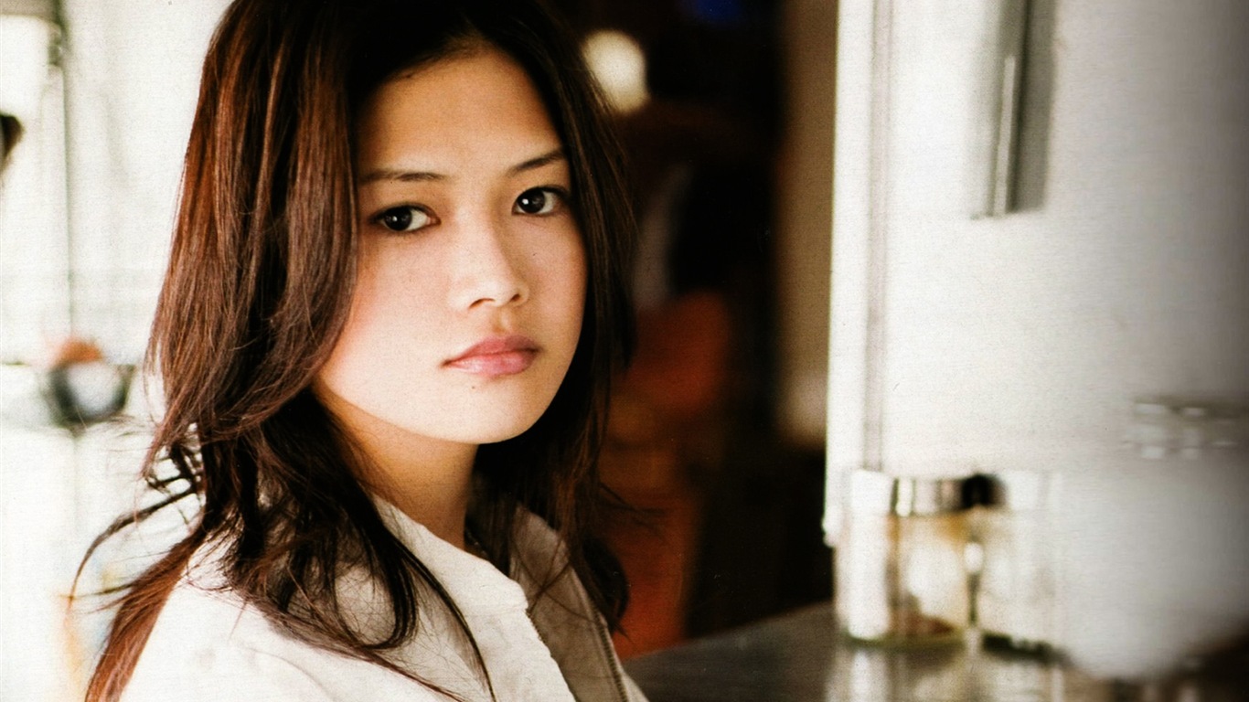 Japanese singer Yoshioka Yui HD wallpapers #7 - 1366x768