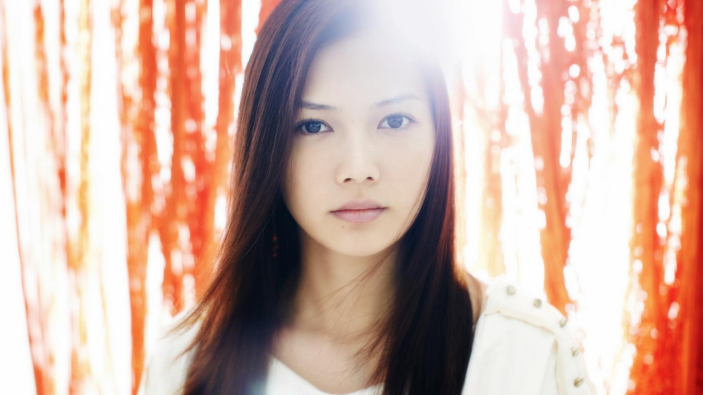 Chanteuse japonaise Yoshioka Yui fonds d'écran HD #9 - 1366x768