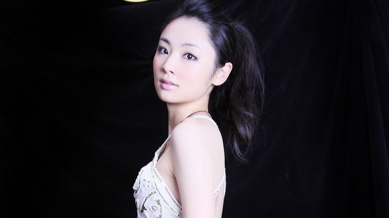 Tantan Hayashi japanische Schauspielerin HD Wallpaper #11 - 1366x768
