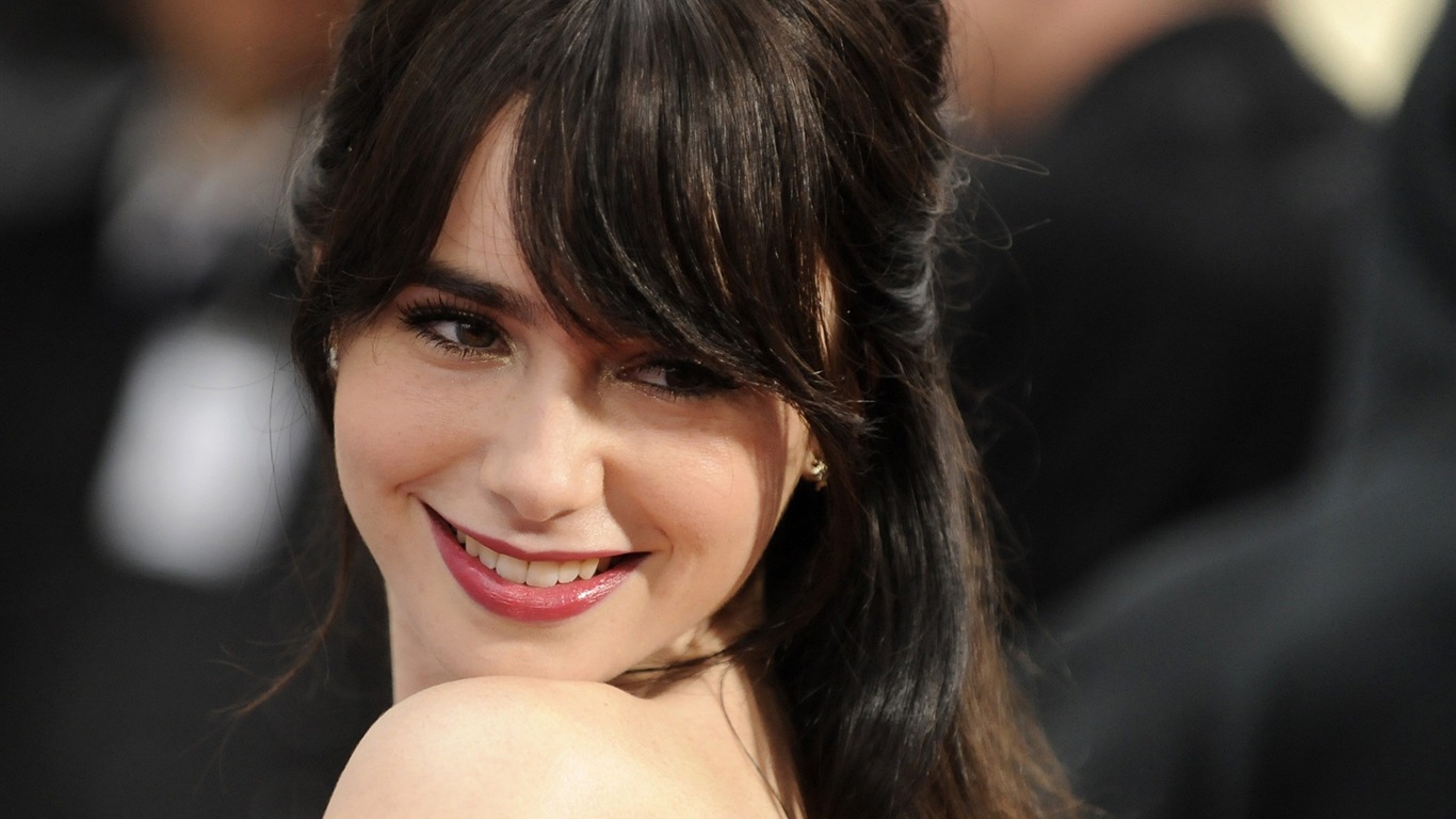 Lily Collins 莉莉·柯林斯 美女壁紙 #10 - 1366x768