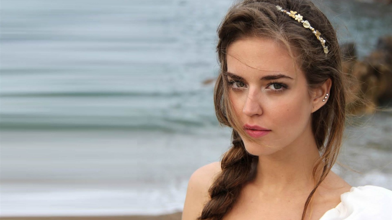 Clara Alonso HD tapety na plochu #9 - 1366x768