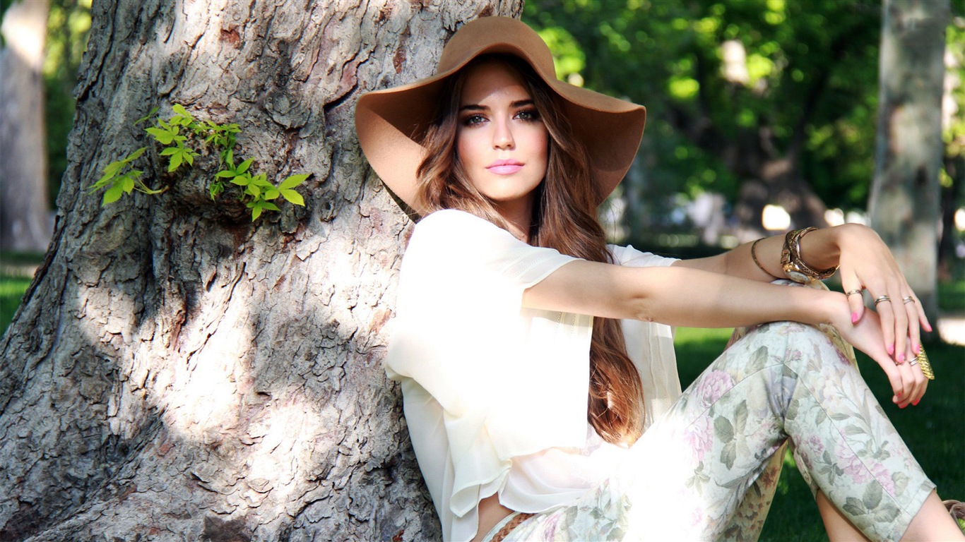 Clara Alonso fonds d'écran HD #16 - 1366x768