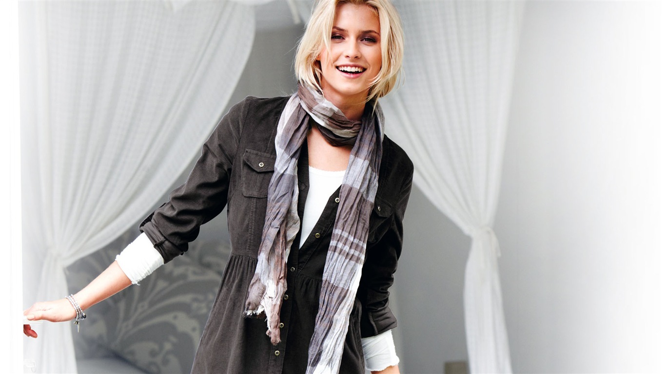 Lena Gercke 莉娜·格爾克 高清壁紙 #19 - 1366x768