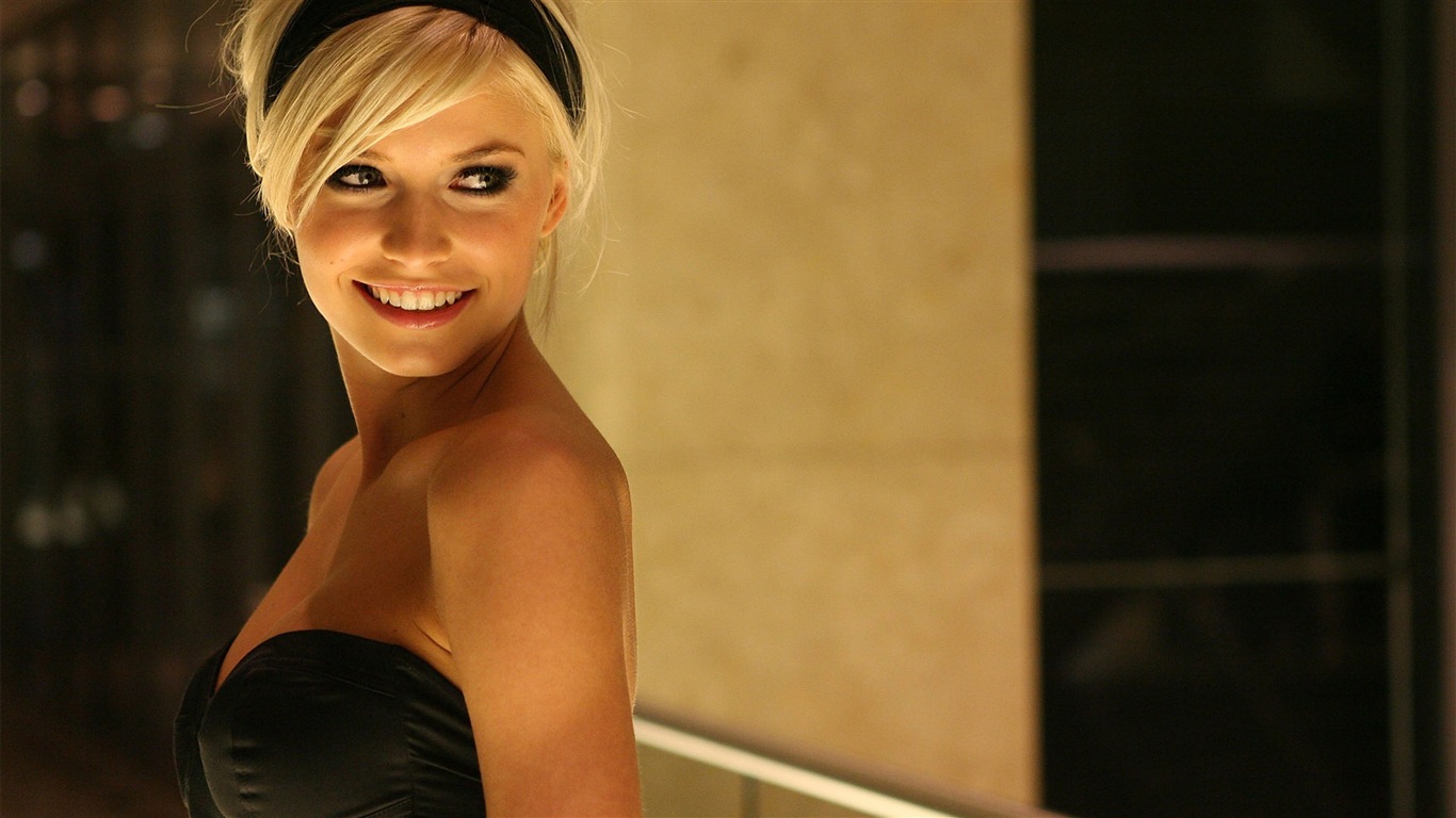 Lena Gercke HD Wallpaper #11 - 1366x768