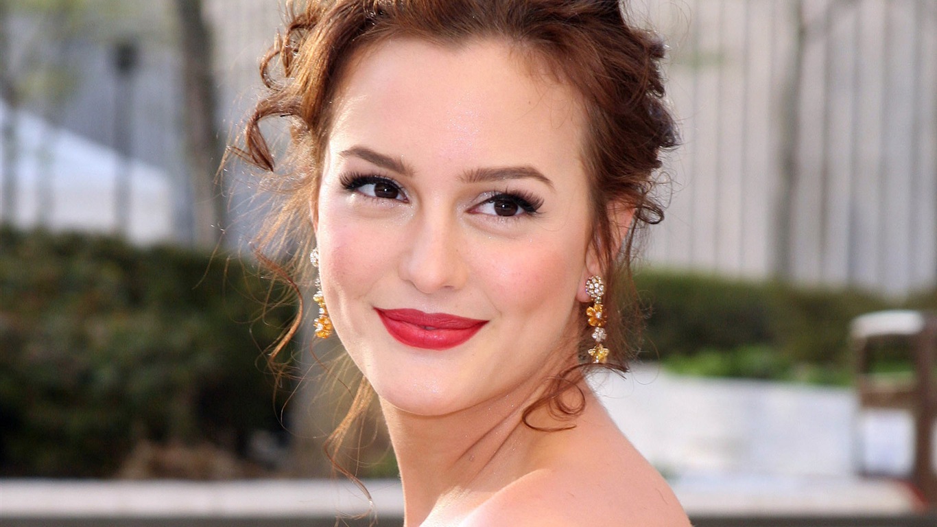 Leighton Meester krásné Tapety na plochu #10 - 1366x768