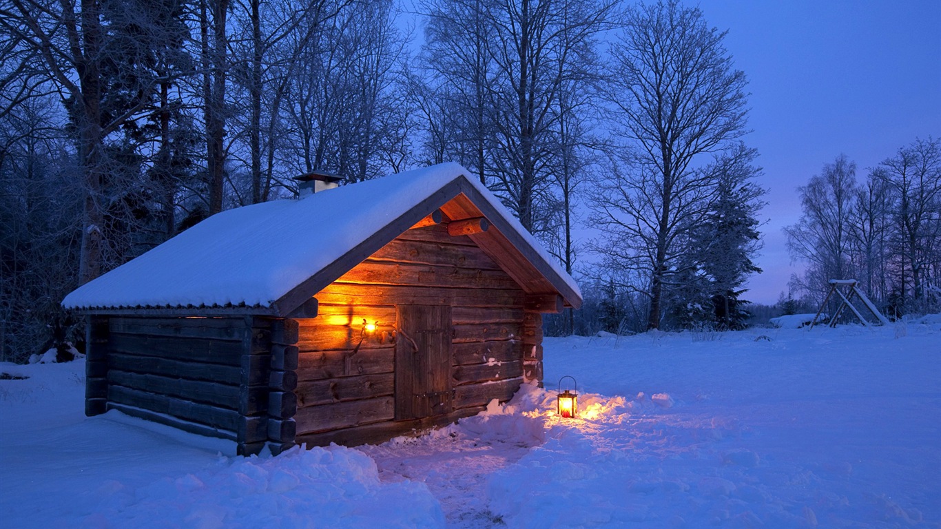 Windows 8 主题高清壁纸：冬季雪的夜景5 - 1366x768