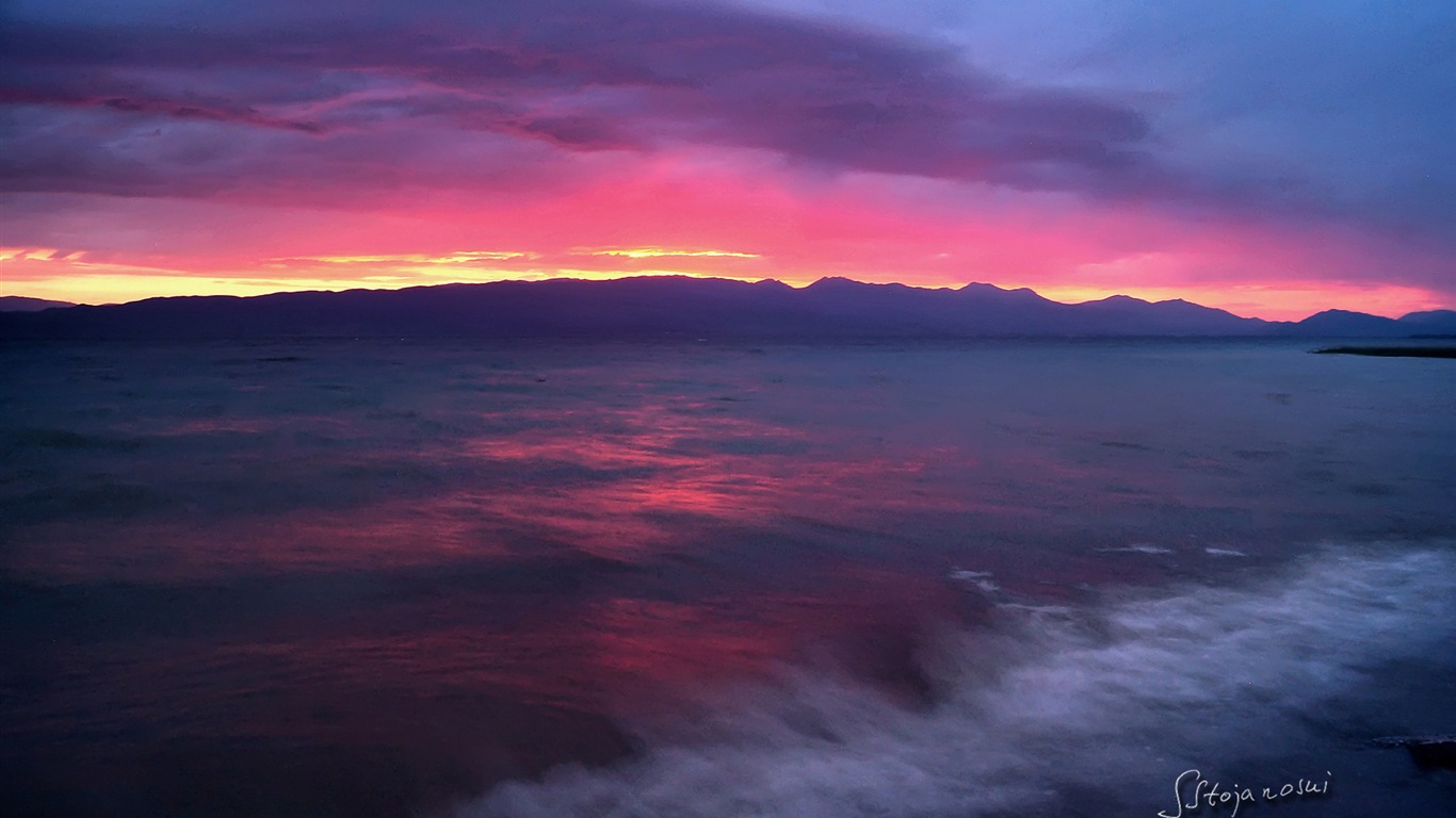 Nach Sonnenuntergang, See Ohrid, Windows 8 Theme HD Wallpaper #1 - 1366x768