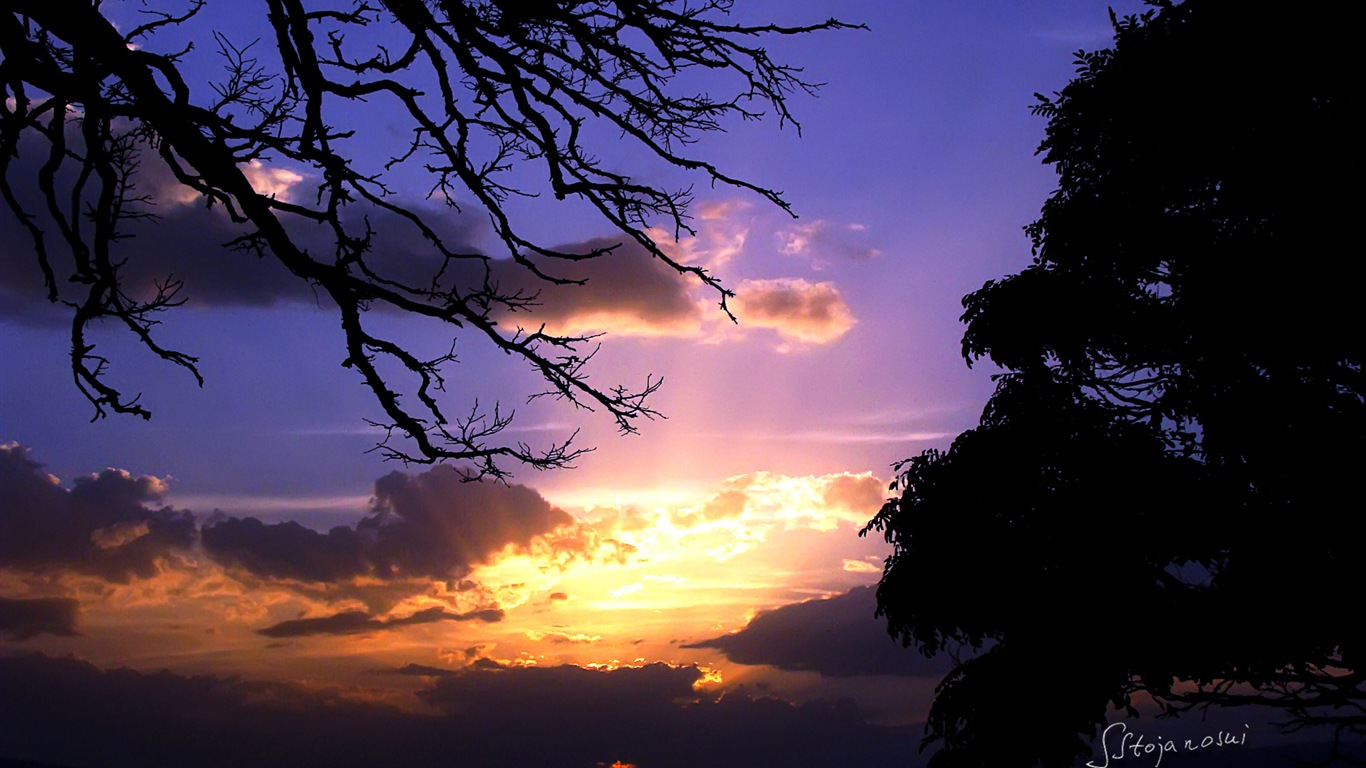 Après le coucher du soleil, le lac d'Ohrid, fonds d'écran Windows 8 thème HD #3 - 1366x768