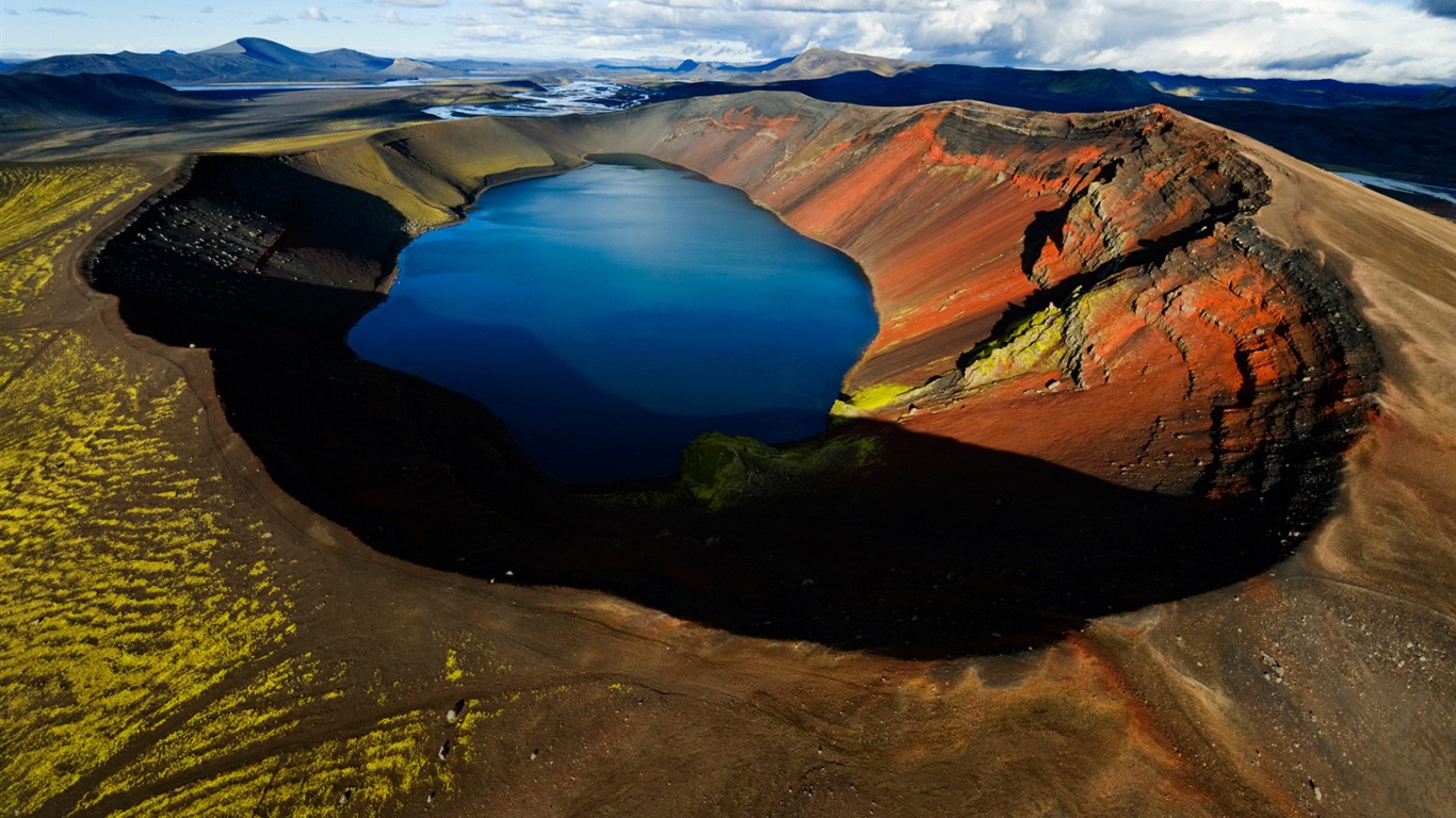 火山湖泊風景 高清壁紙 #2 - 1366x768