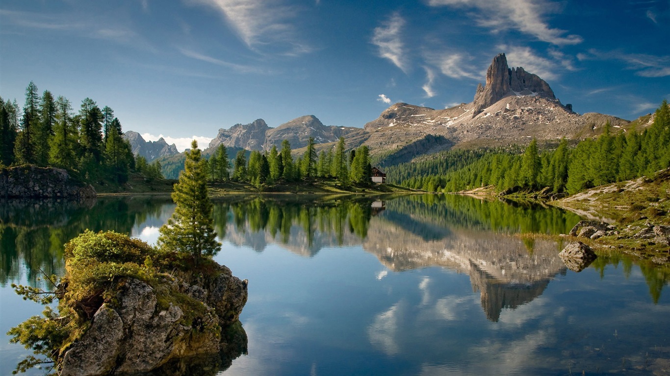 Volcanique paysage de lac fonds d'écran HD #11 - 1366x768