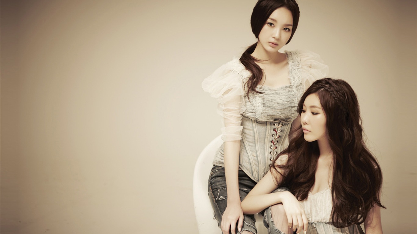 Davichi, Korean girl group duo, HD wallpapers #8 - 1366x768