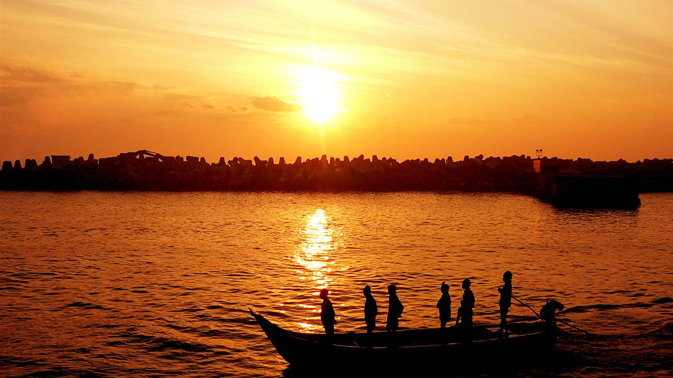 Water, the source of life, Windows 8 theme HD wallpapers #4 - 1366x768