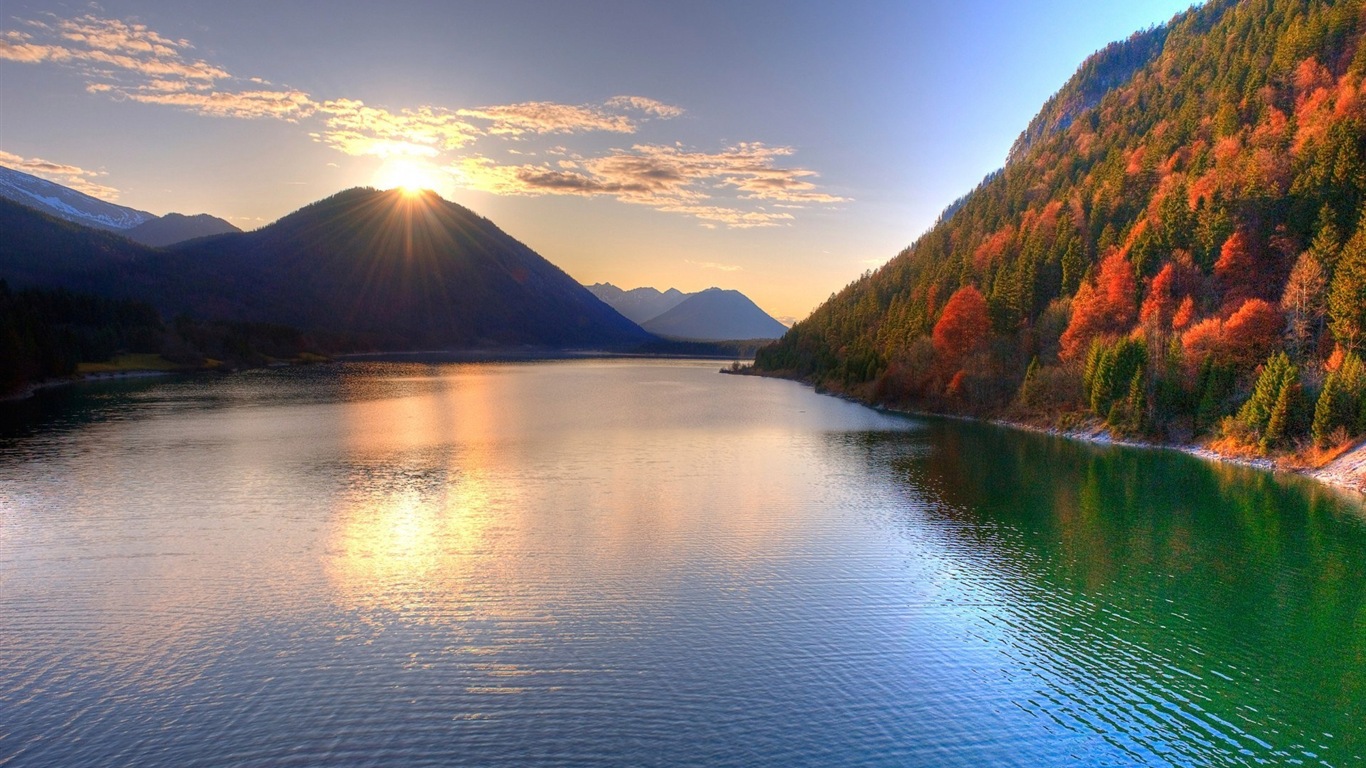 El agua y los árboles en otoño fondos de pantalla HD #6 - 1366x768