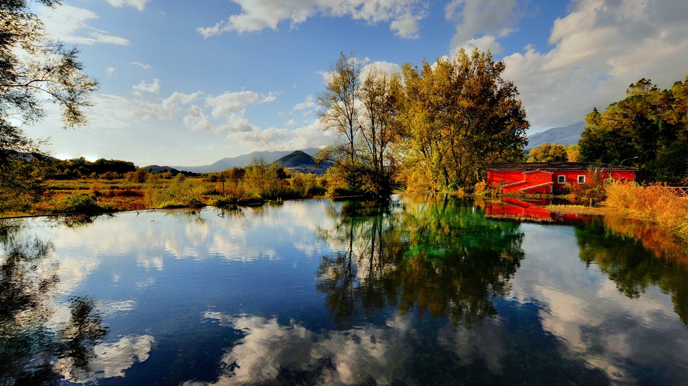 El agua y los árboles en otoño fondos de pantalla HD #9 - 1366x768