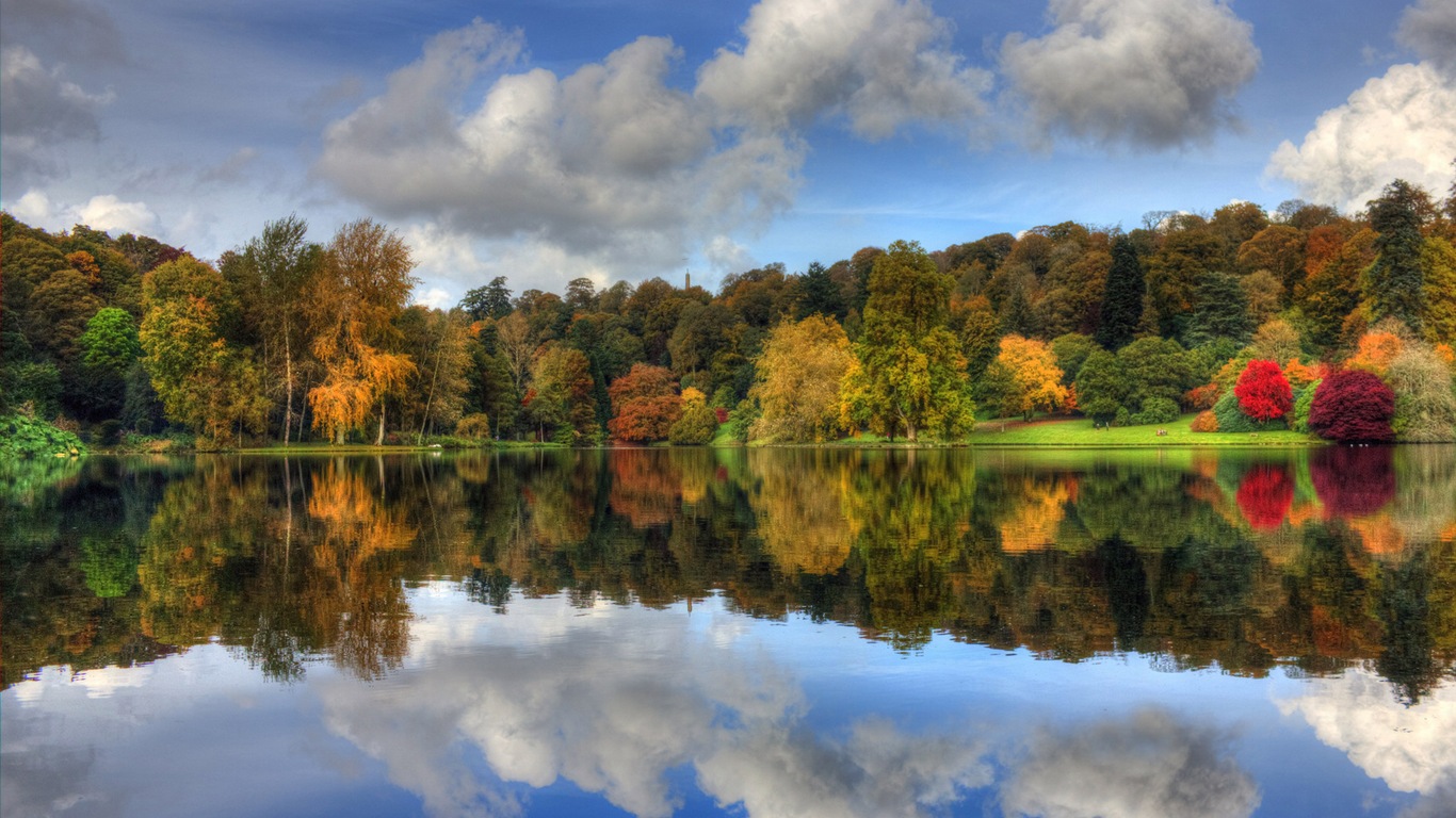 El agua y los árboles en otoño fondos de pantalla HD #11 - 1366x768