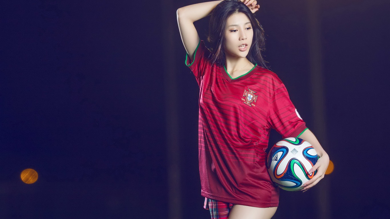 世界杯32強球衣，美女足球寶貝高清壁紙 #9 - 1366x768