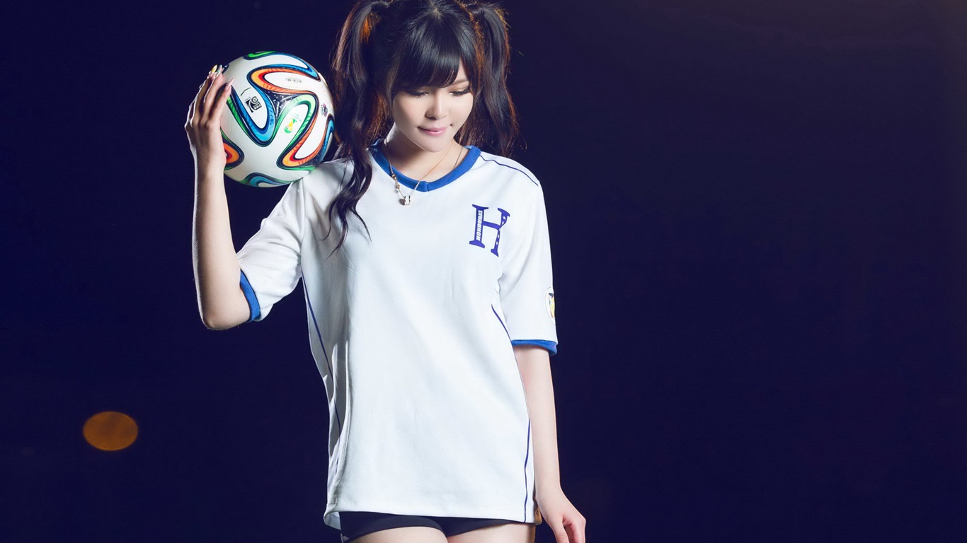 32 World Cup dresy, fotbalové dítě krásné dívky HD Tapety na plochu #10 - 1366x768