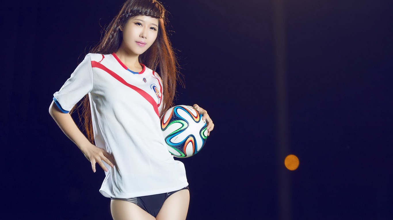 世界杯32強球衣，美女足球寶貝高清壁紙 #11 - 1366x768