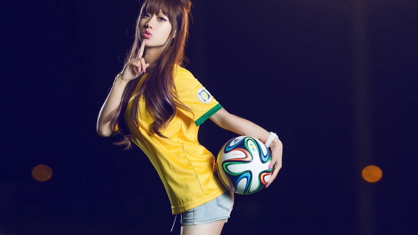 32 WM-Trikots, Fußball-Baby schöne Mädchen HD Wallpaper #12 - 1366x768
