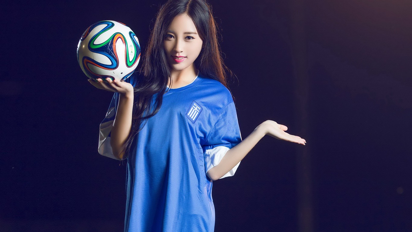32 World Cup dresy, fotbalové dítě krásné dívky HD Tapety na plochu #16 - 1366x768