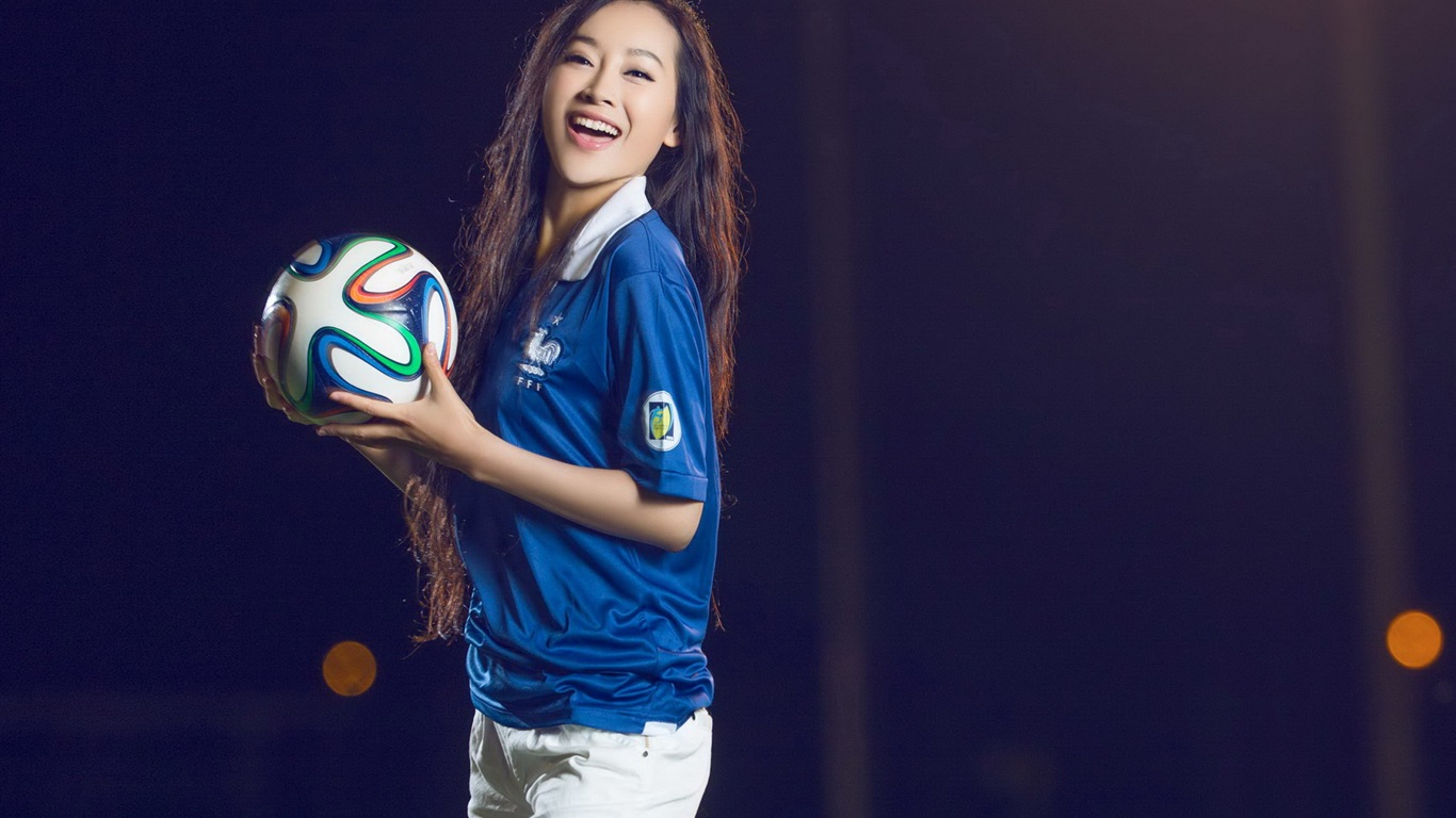 世界杯32強球衣，美女足球寶貝高清壁紙 #20 - 1366x768