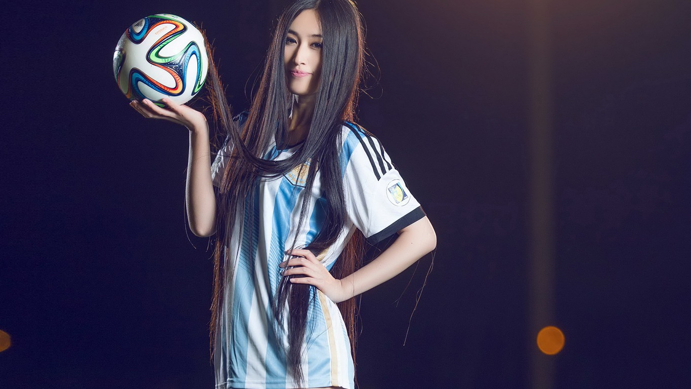 32 camisetas de la Copa del Mundo de fútbol, bebé wallpapers hermosas chicas HD #23 - 1366x768