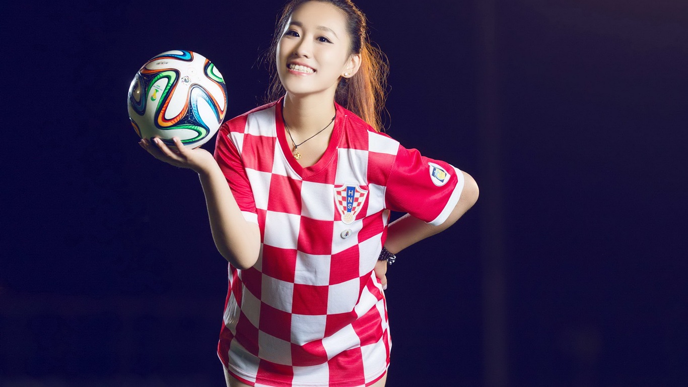32 World Cup dresy, fotbalové dítě krásné dívky HD Tapety na plochu #28 - 1366x768