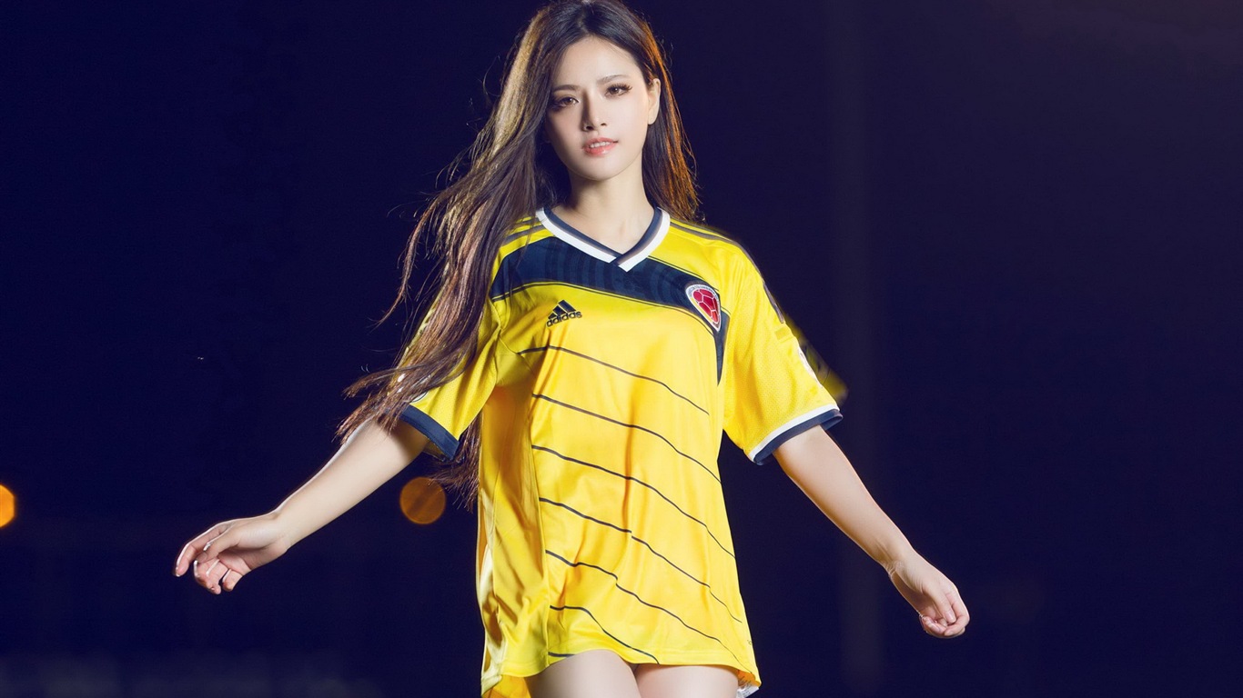 32 camisetas de la Copa del Mundo de fútbol, bebé wallpapers hermosas chicas HD #29 - 1366x768