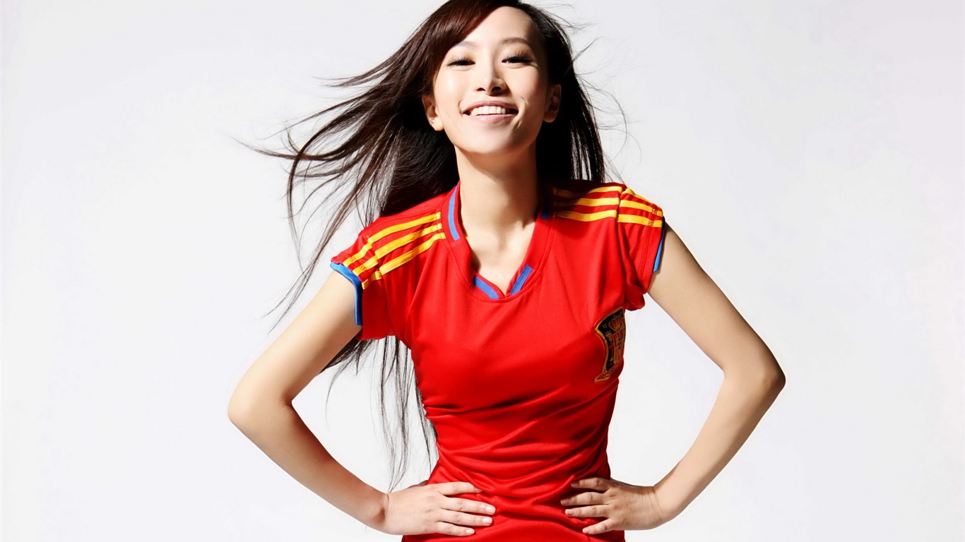 32 World Cup dresy, fotbalové dítě krásné dívky HD Tapety na plochu #30 - 1366x768