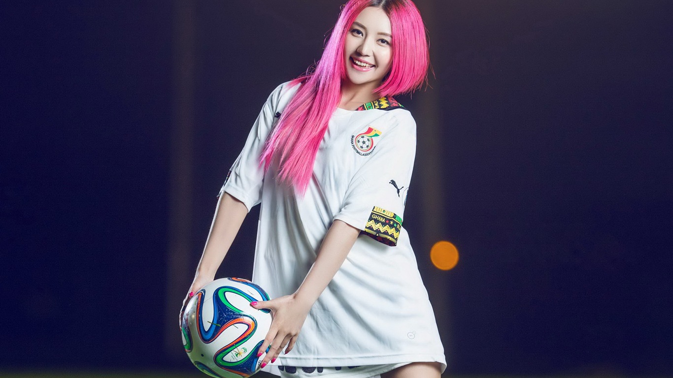 32 World Cup dresy, fotbalové dítě krásné dívky HD Tapety na plochu #32 - 1366x768