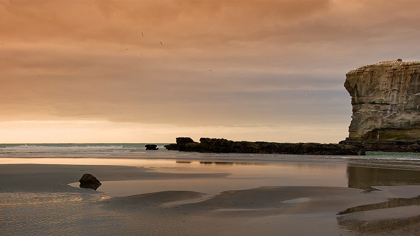 Krásná pláž západ slunce, Windows 8 panoramatické, širokoúhlé tapety #9 - 1366x768