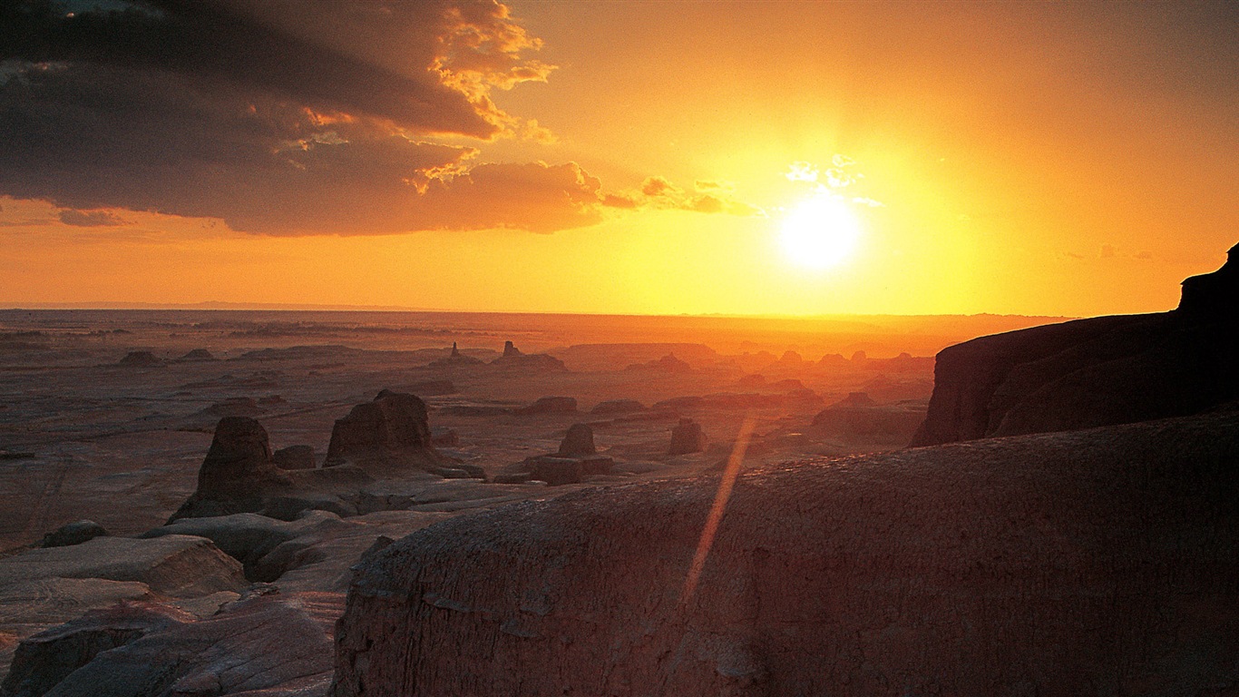 炎熱乾旱的沙漠，Windows 8 全景寬屏壁紙 #12 - 1366x768
