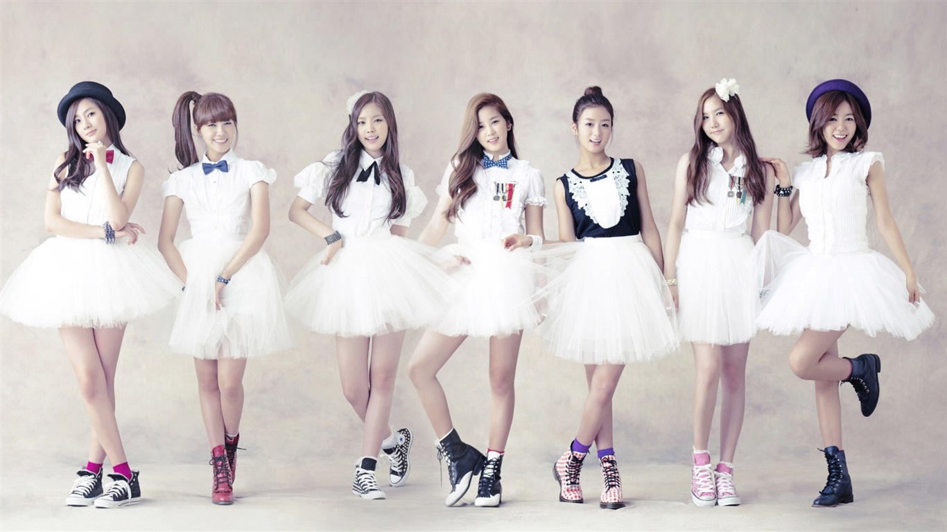 Korejský hudební dívčí skupina, růžové HD tapety na plochu #4 - 1366x768