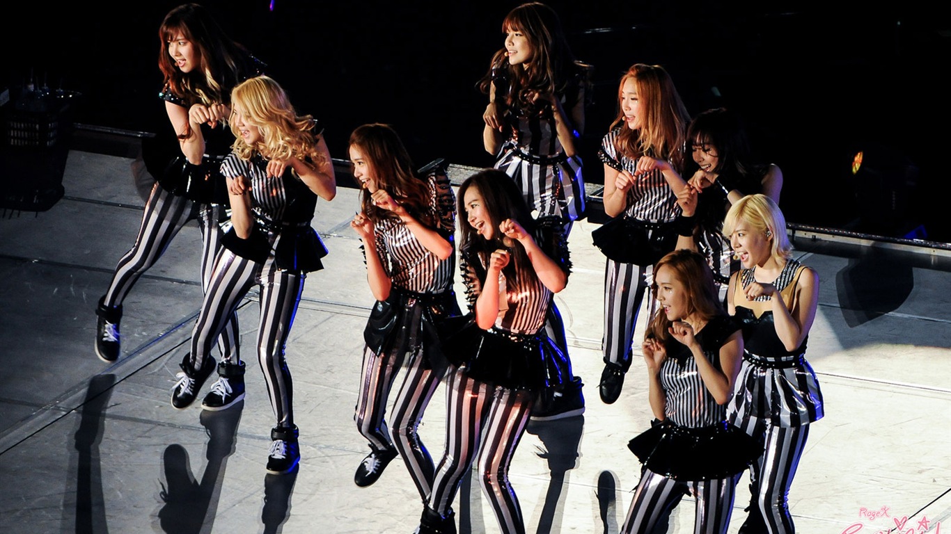 Girls Generation SNSD Girls & Frieden Japan Tour HD Wallpaper #14 - 1366x768