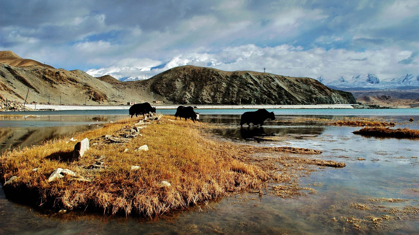 Pamir beaux fonds d'écran paysage HD #11 - 1366x768