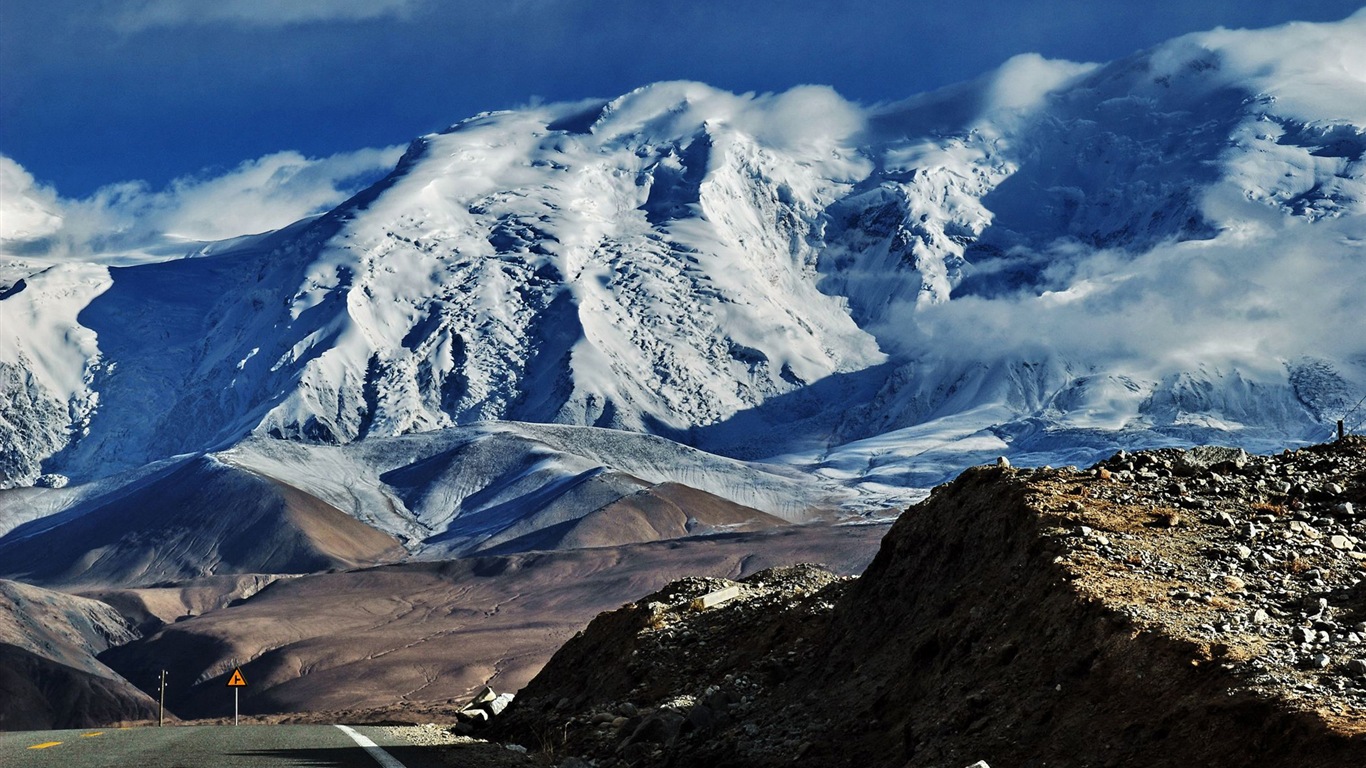 Pamir beaux fonds d'écran paysage HD #13 - 1366x768