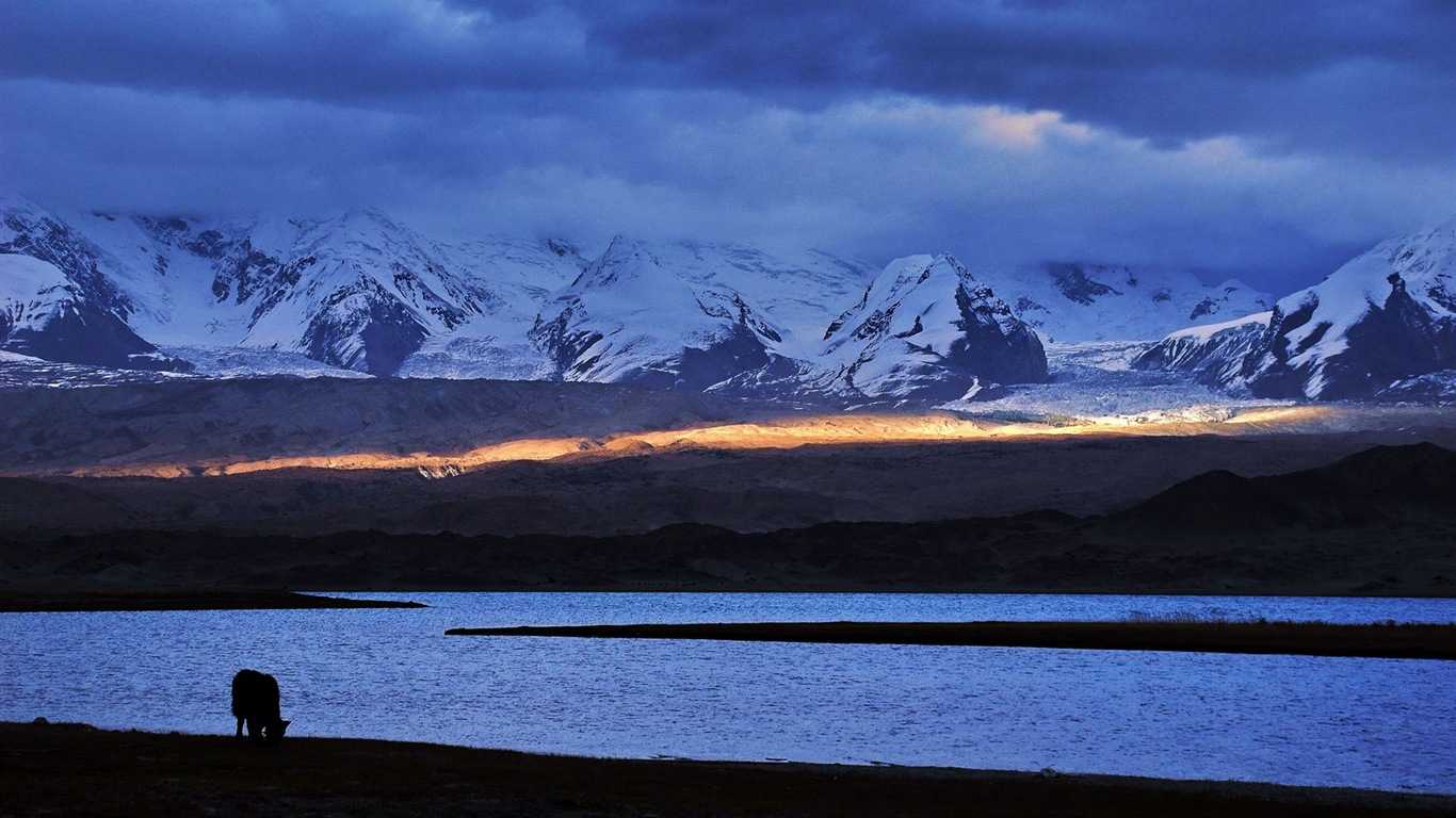 Pamir beaux fonds d'écran paysage HD #15 - 1366x768