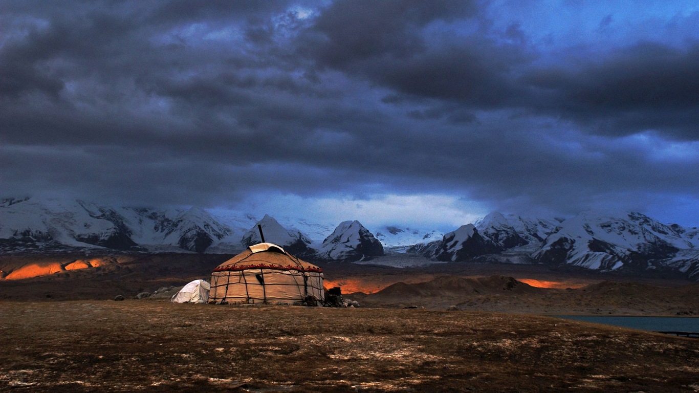 Pamir beaux fonds d'écran paysage HD #16 - 1366x768