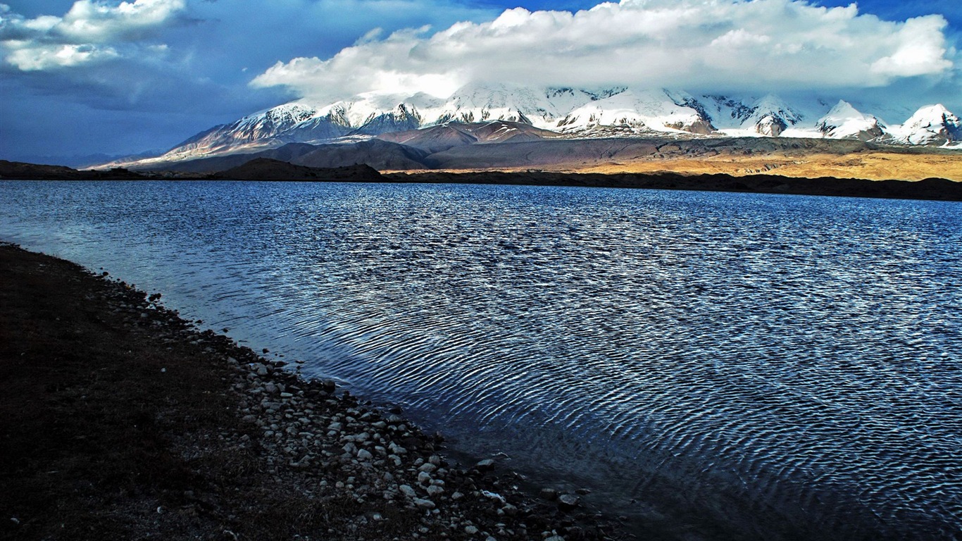 Pamir beaux fonds d'écran paysage HD #17 - 1366x768