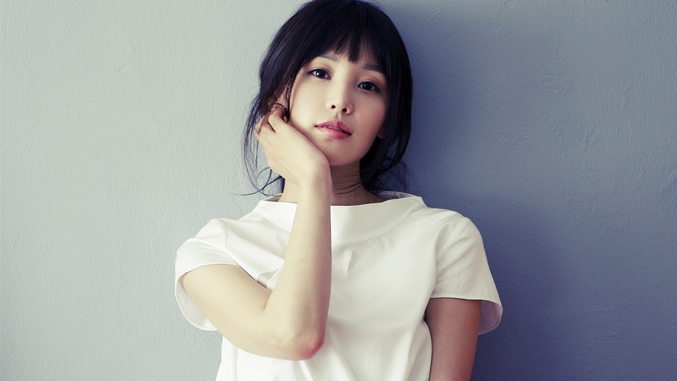 韩国美女南奎丽 高清壁纸1 - 1366x768